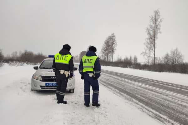 В Каменске-Уральском и области из-за снегопада инспекторы ГИБДД "бьют тревогу"
