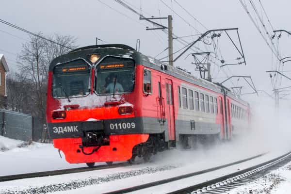 В Екатеринбурге остановили поезд, в котором умерла 7-месячная девочка