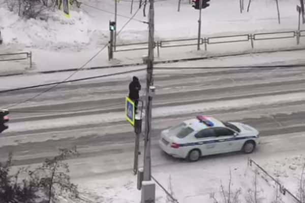 «Просто подстава». В Каменске-Уральском гаишники ловили нарушителей с помощью невероятно хитрой схемы