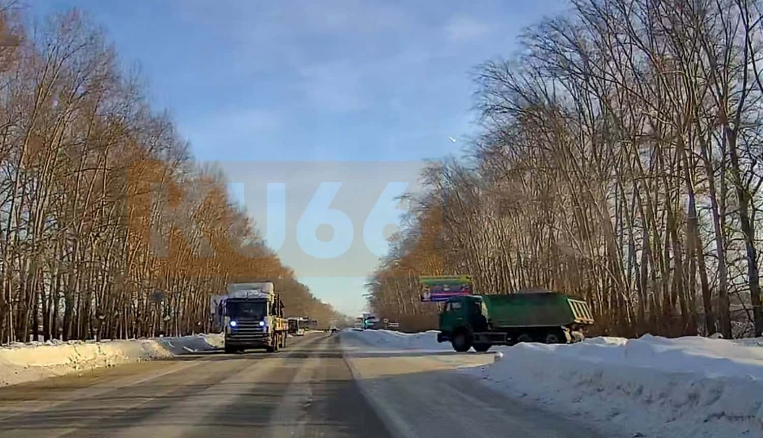 «Озарил дневное небо»: над Каменском-Уральским пролетел метеорит. Видео