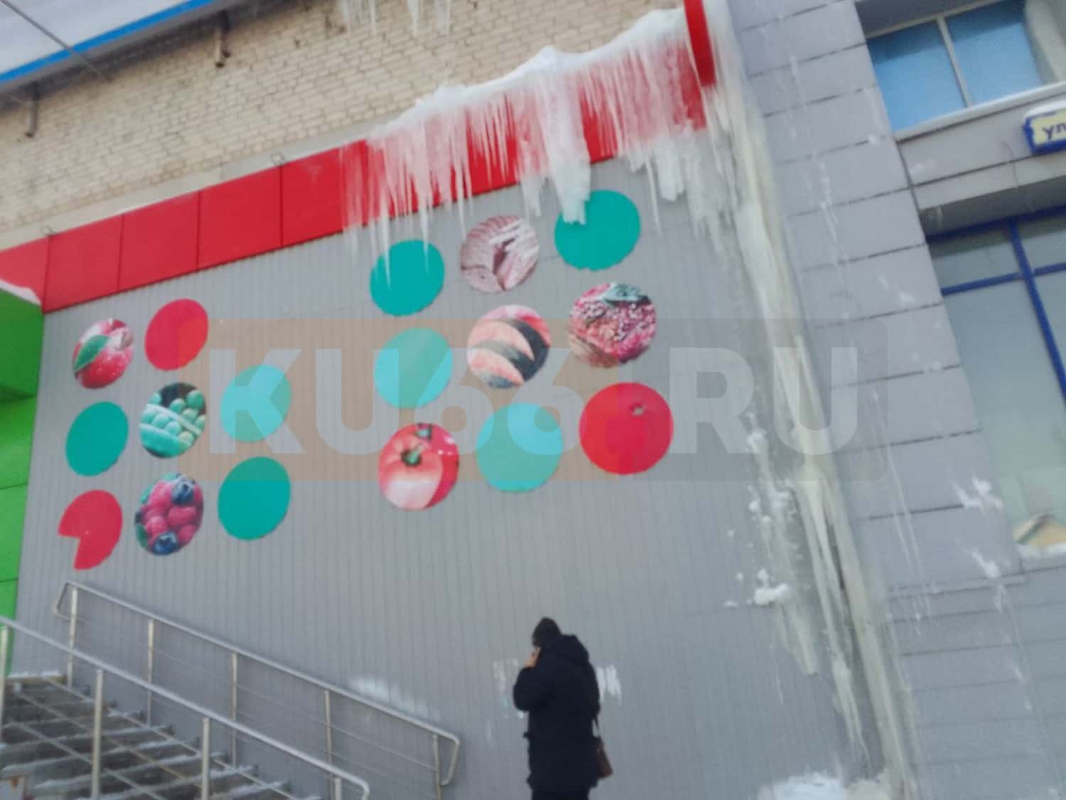 Опасные сосульки угрожают жителям Каменска-Уральского