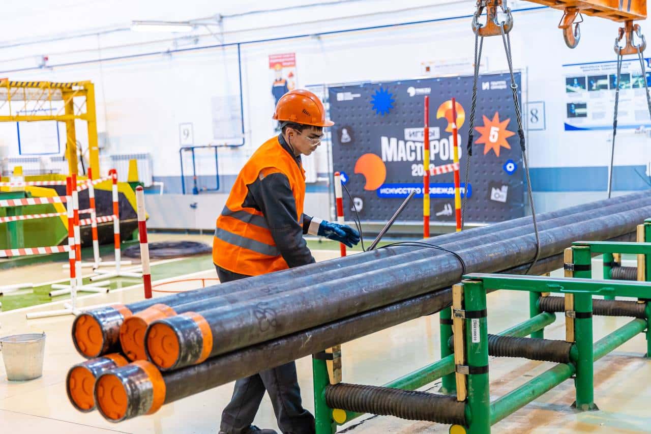 СинТЗ определили лучших машинистов кранов и стропальщиков