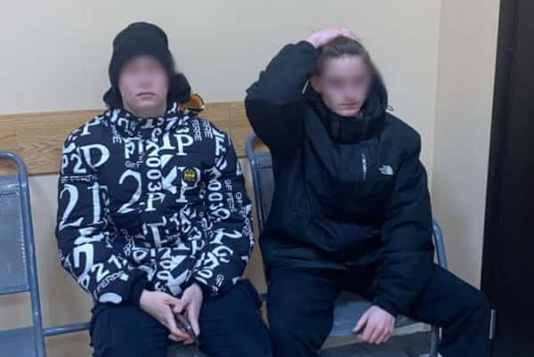 В Екатеринбурге задержали парней, которые обстреляли электричку из Каменска-Уральского