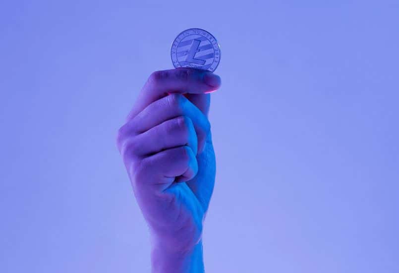 Экономист рассказал, стоит ли покупать биткоин