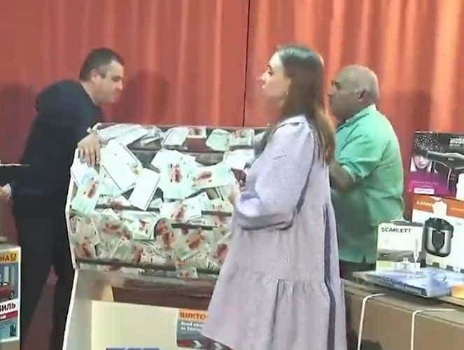 В Златоусте все призы лотереи выиграла семья организатора. Видео