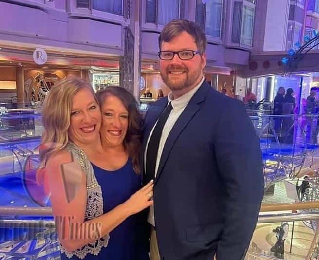 Сиамские близнецы Хенсел рассказали о своей сексуальной жизни