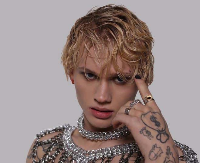 Дане Милохину пришла повестка в военкомат