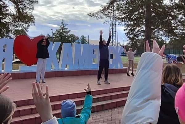 В Каменске-Уральском состоялась очередная зарядка с Чемпионом 