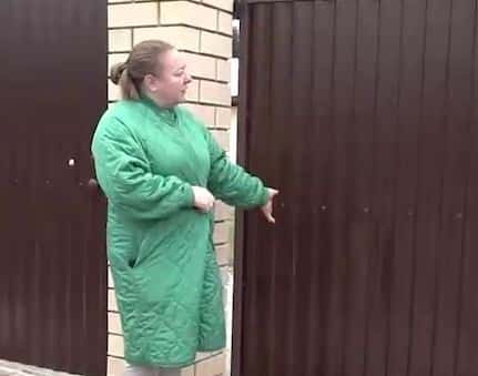 «Изрезали забор лопатой»: Семью американца из Пермского края терроризируют соседи