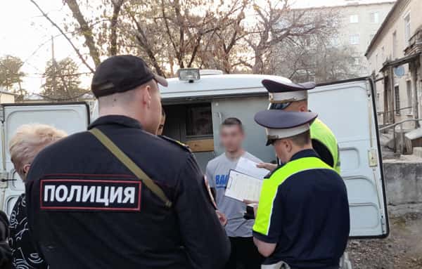 Полицейские Каменска-Уральского задержали мужчину, угнавшего чужое авто