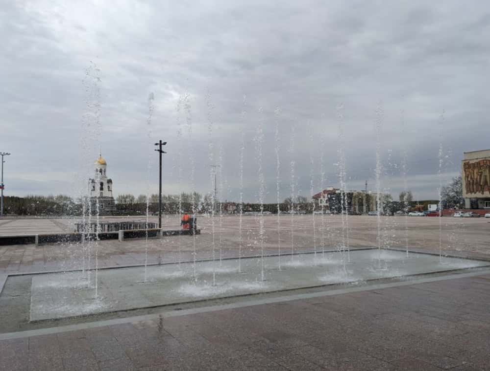 В Каменске-Уральском тестируют работу новых фонтанов. Видео