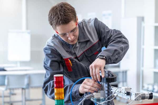 Успешное проведение заводских «Игр мастеров» по мехатронике на Синарском трубном заводе в Каменске-Уральском