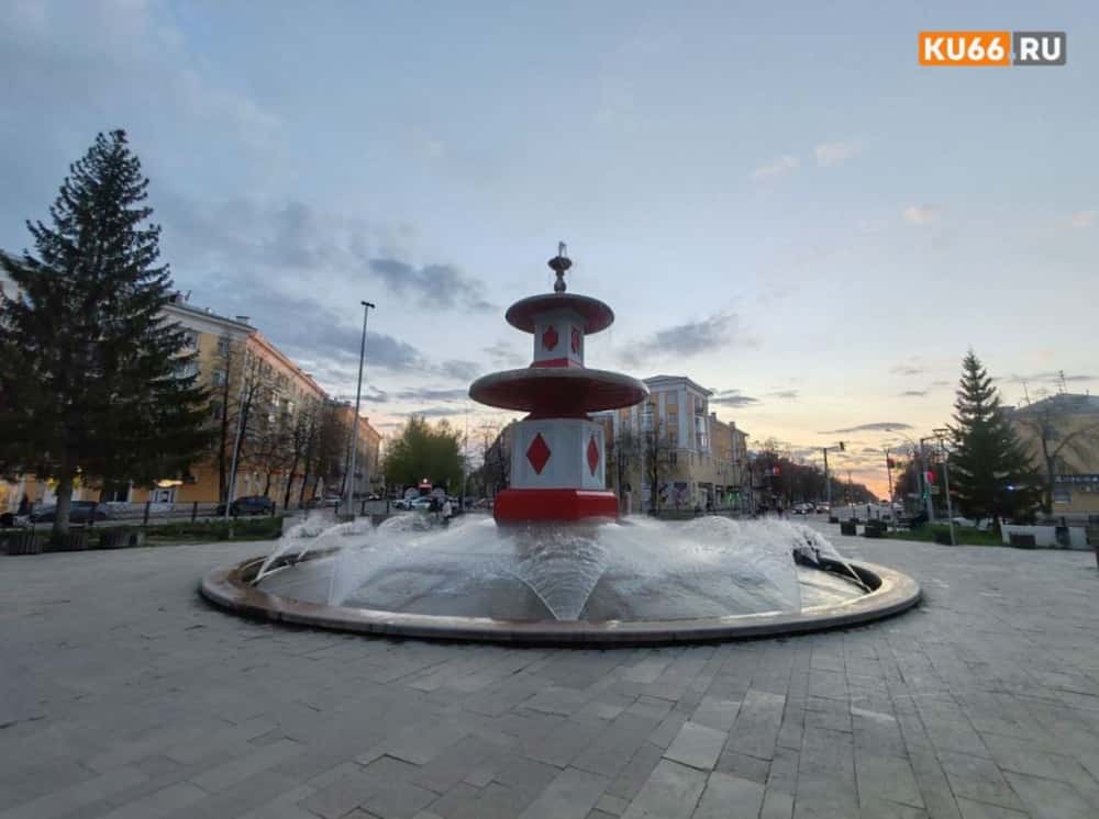 В Каменске-Уральском преждевременно заработал фонтан. Видео