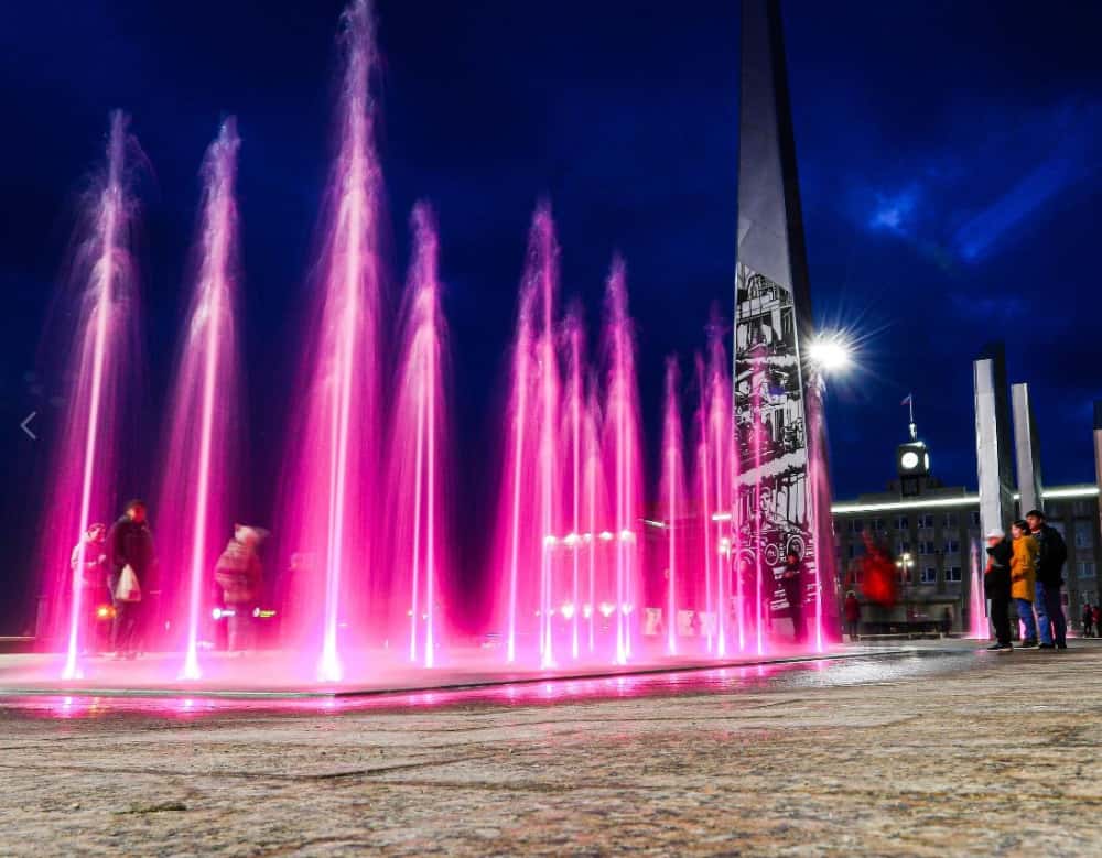 Жители Каменска-Уральского прокомментировали новый фонтан с подсветкой