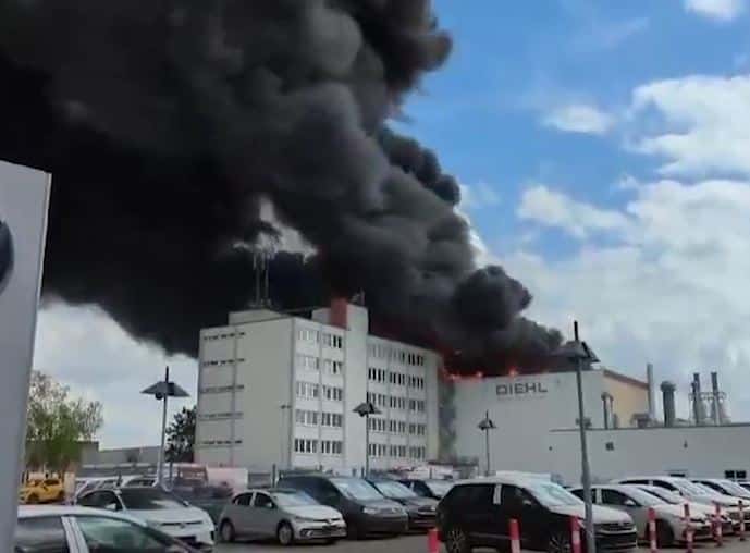 "Всем гражданам закрыться дома": В Берлине загорелся завод, производящий ракеты IRIS-T