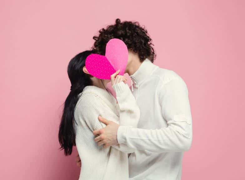 В Госдуме предложили создать раздел для знакомств на Госуслугах