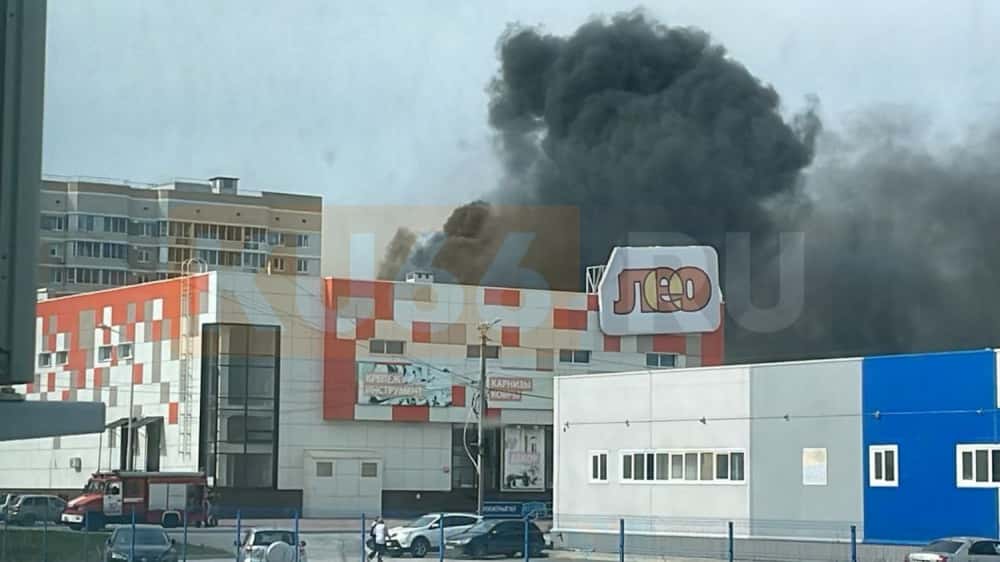 МЧС отчиталось о тушении пожара в магазине «Сом» в Каменске-Уральском. Видео