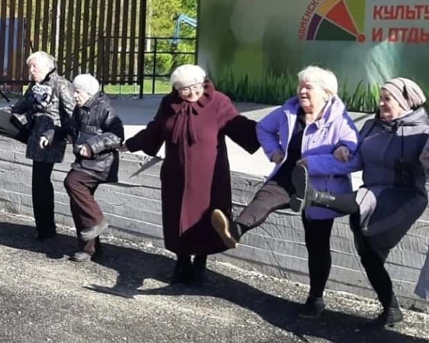 Пенсионерки Каменска-Уральского устроили настоящие зрелищные танцы