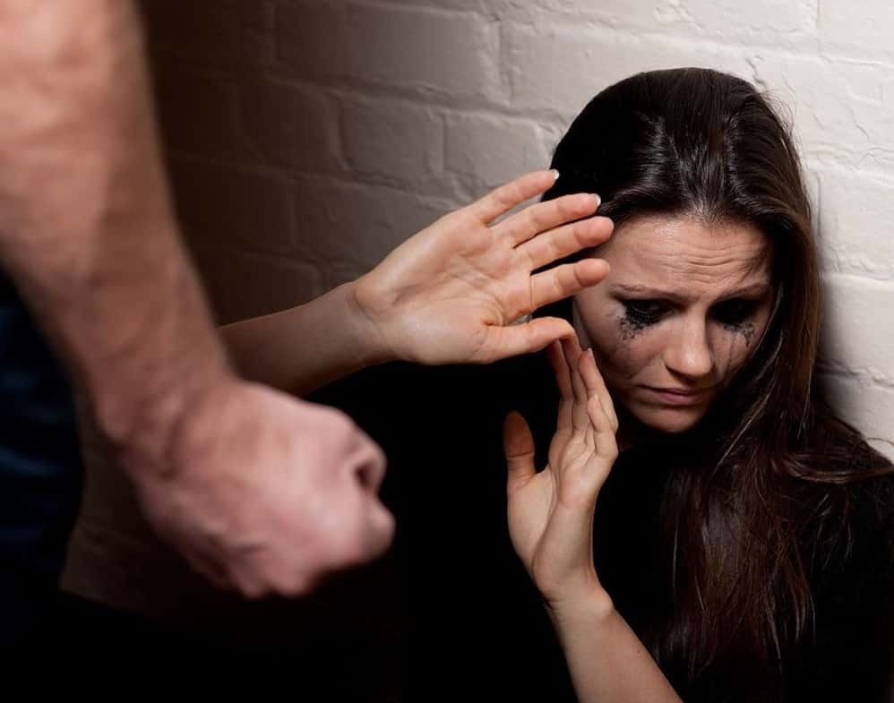 «Избивал и преследовал»: Житель Каменска-Уральского превратил жизнь своей любовницы в ад 