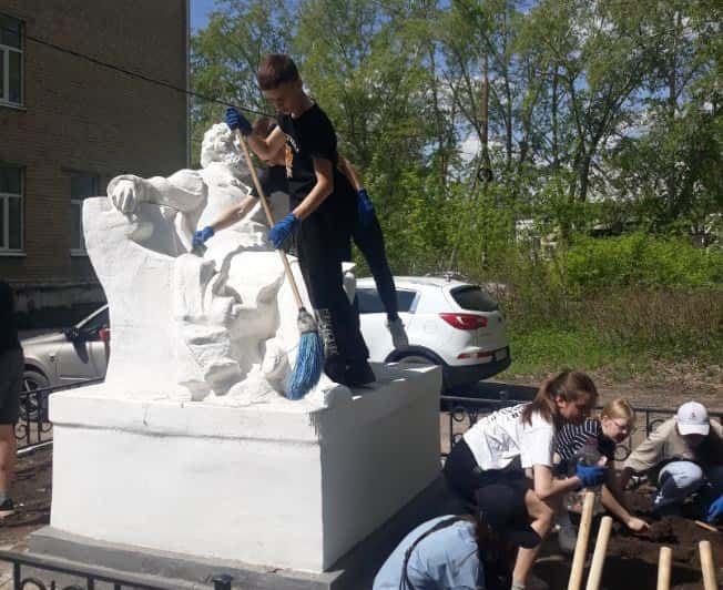 В Каменске-Уральском привели в порядок памятник Пушкину