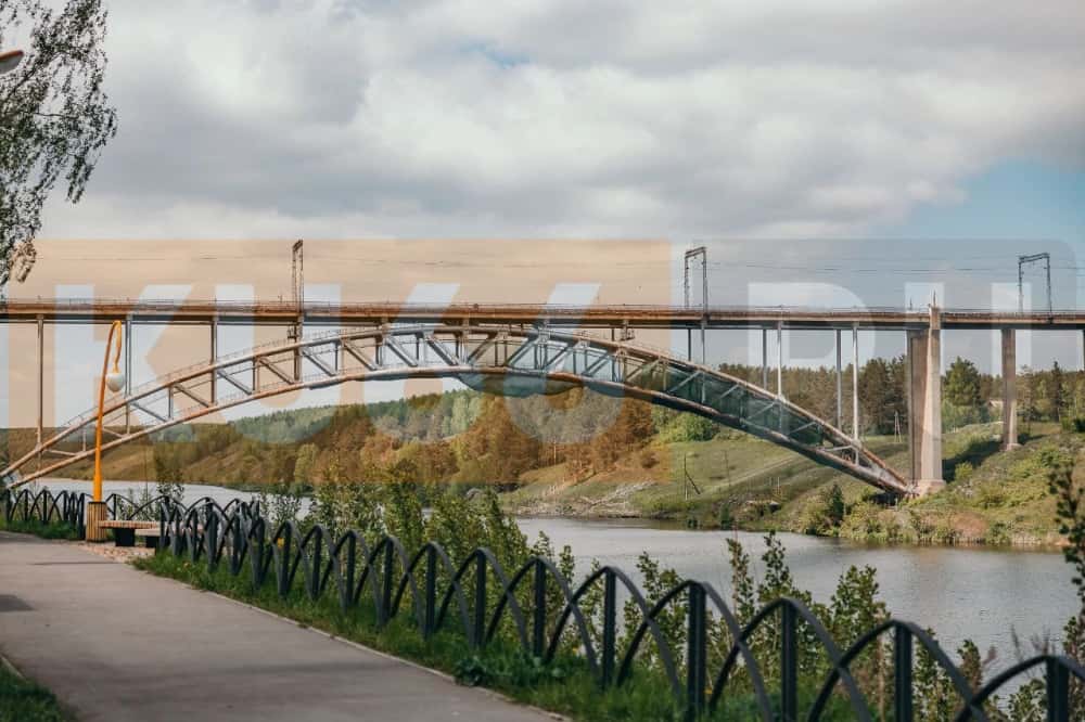 Известно, зачем под ж/д мостом в Каменске-Уральском поставили сетку