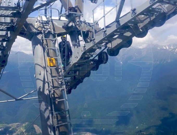 «Нечем дышать»: Десятки туристов застряли в раскаленных кабинках на канатной дороге в Сочи