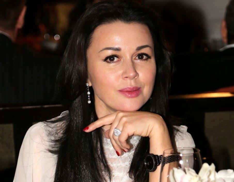 Стало известно, сколько Анастасия Заворотнюк оказалась должна налоговой после смерти