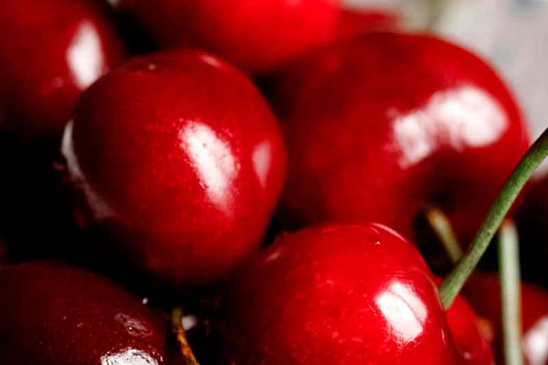 Диетолог рассказала о пользе и вреде черешни