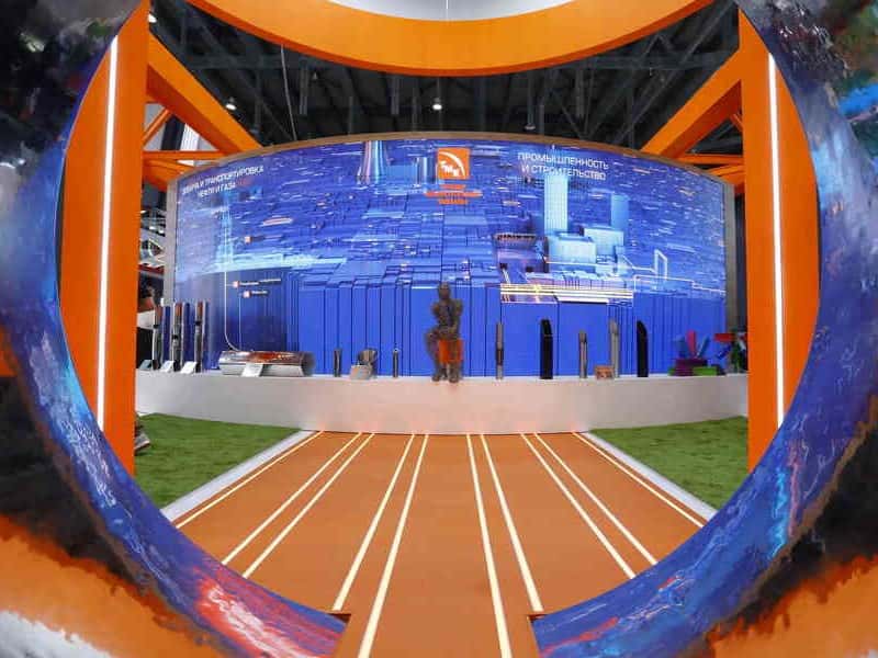 На выставку «Иннопром» в Екатеринбурге приехал министр промышленности и торговли Антон Алиханов