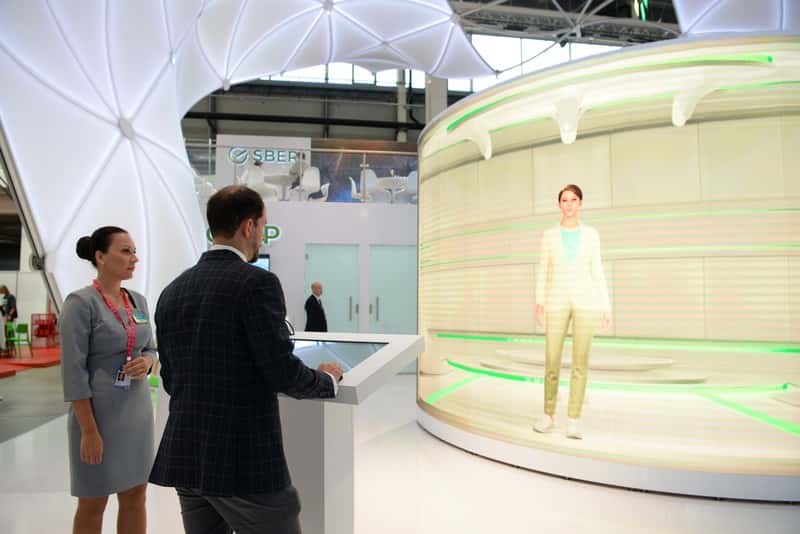 «КиберЕкатерина»: О технологиях Сбера посетителям «Иннопрома» рассказал цифровой аватар