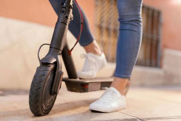 В Свердловском ГАИ придумали новые ограничения для самокатчиков