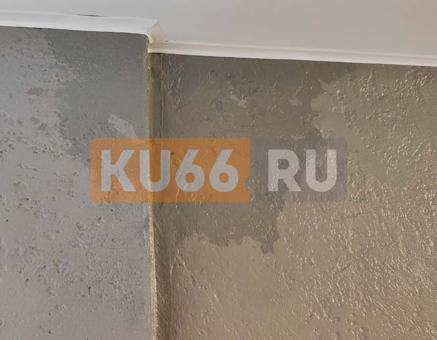 Крыша потекла: каменцы жалуются на подтеки на потолке после недавнего ремонта