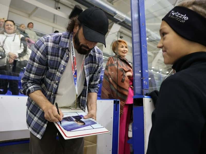 Илья Авербух в Каменске-Уральском: выдающийся фигурист раздал автографы юным спортсменам города