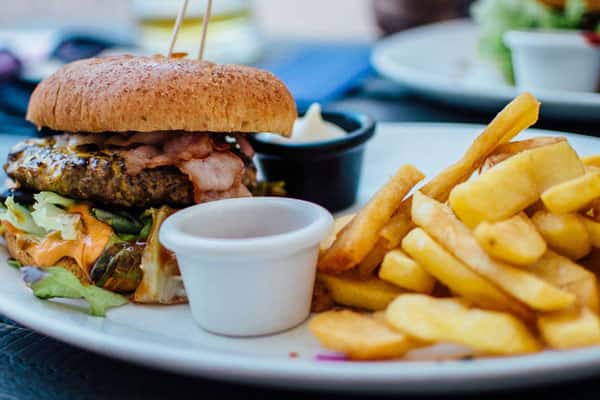 Гастроэнтеролог назвала блюда, делающие человека агрессивным