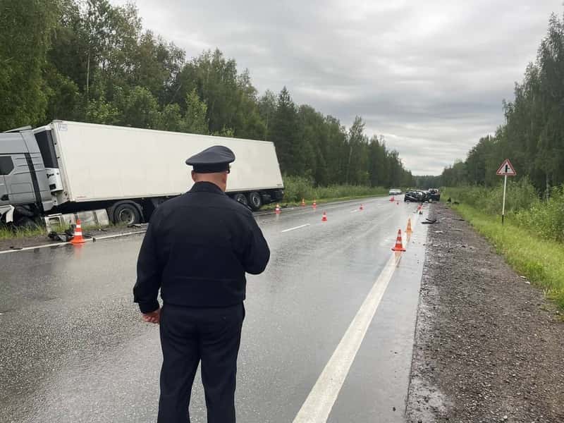 Смертельное ДТП под Каменском-Уральским: водитель погиб, ребенок госпитализирован. Видео