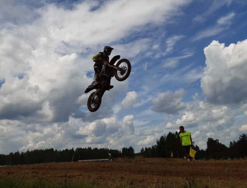 Спортсмен из Каменска-Уральского победил в соревнованиях по мотокроссу в Калуге