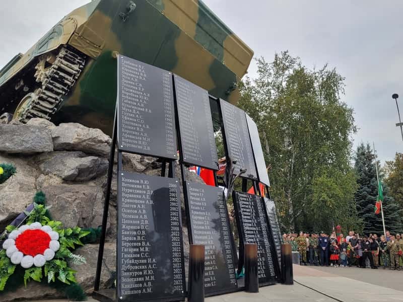 Память еще 84 защитников Отечества увековечили на Аллее славы в Каменске-Уральском