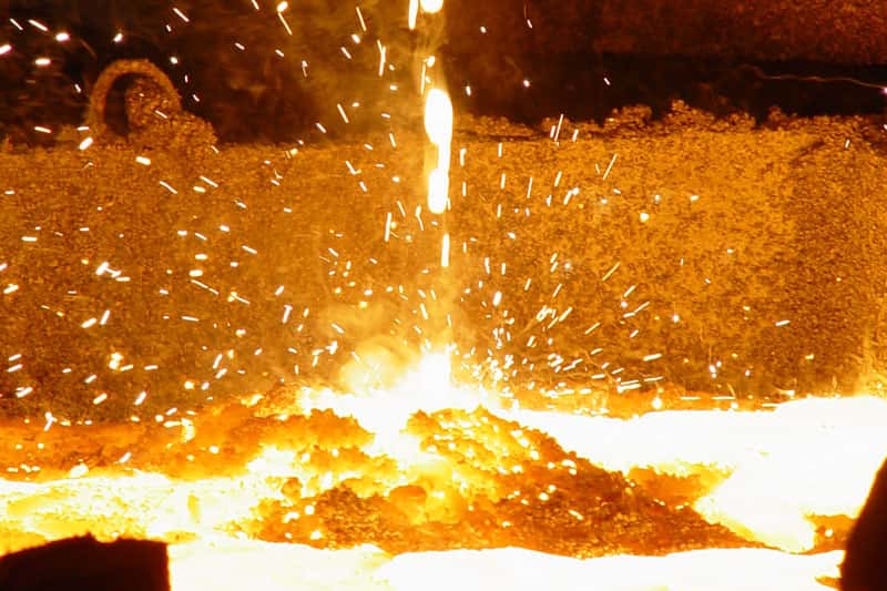 Плавильщикам в Каменске-Уральском готовы платить до 120 тысяч рублей в месяц