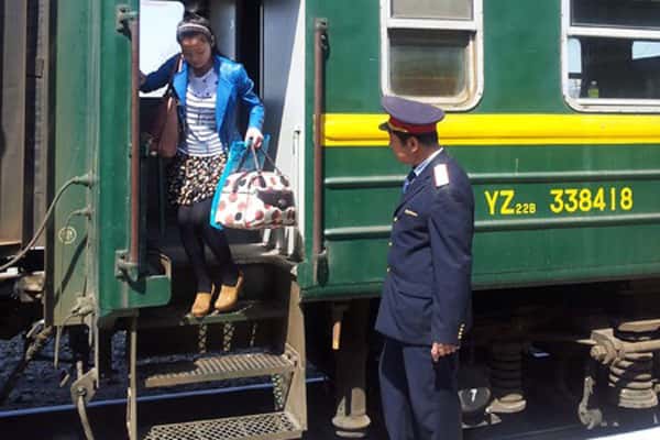 На вокзале в Екатеринбурге задержали десятки поездов