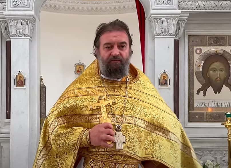 «Спать на земле и наедаться куском хлеба»: священник рассказал россиянам, к чему нужно стремиться 