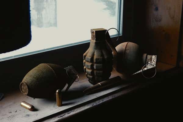 В России двухлетний ребенок нашел в лесу гранату и принес ее домой