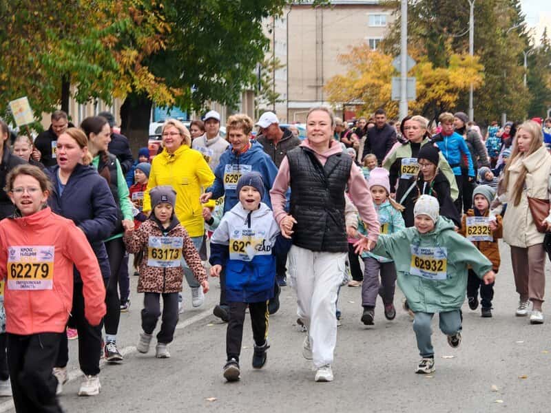 Дождь не напугал: в Каменске-Уральском более двух тысяч человек вышли на «Кросс Нации»