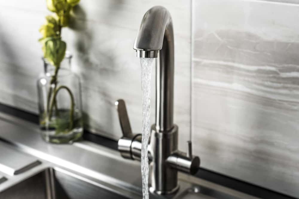 "Водоканал" проверил питьевую воду после многочисленных жалоб от каменцев