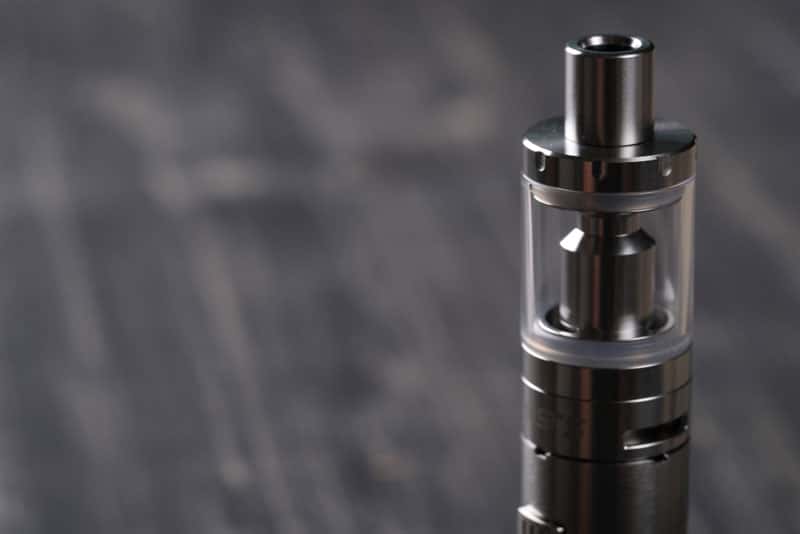 В Минтрансе решили запретить водителям курить вейпы и электронные сигареты