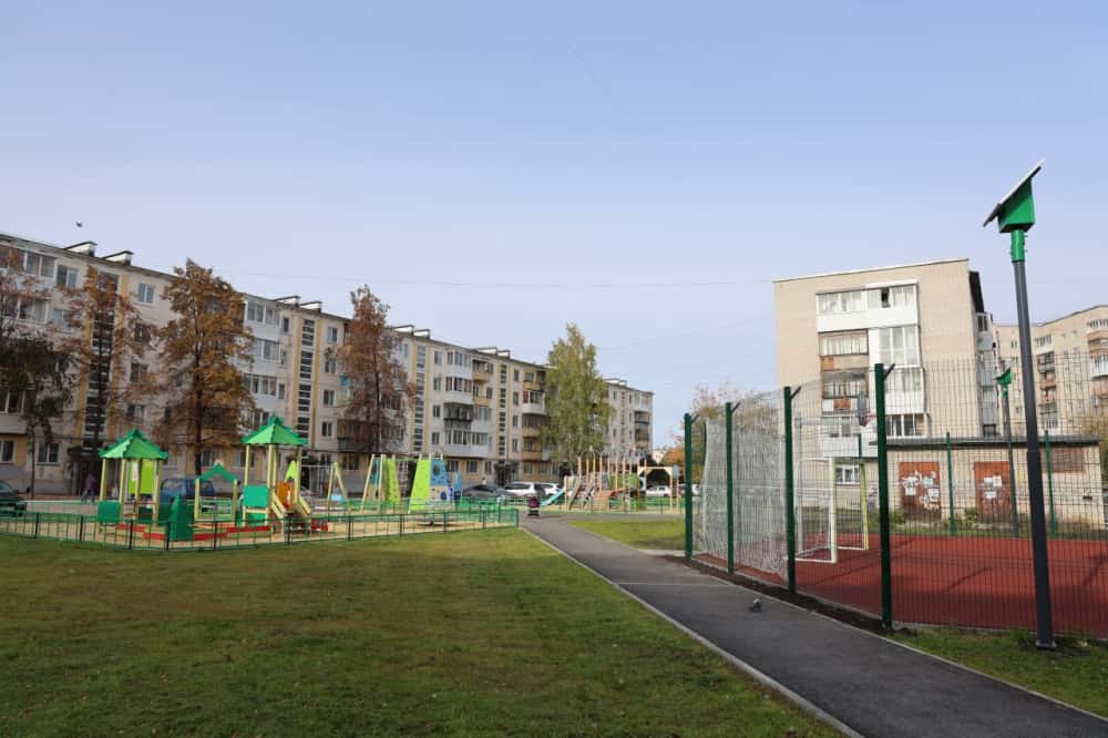 Власти облагородили четыре двора в Каменске-Уральском 