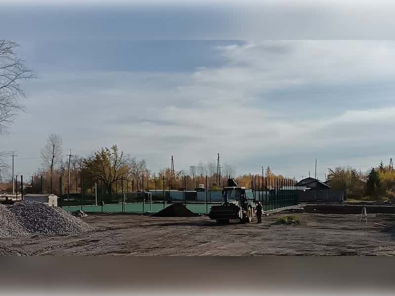 В Силикатном смонтировали детский городок и спортплощадку