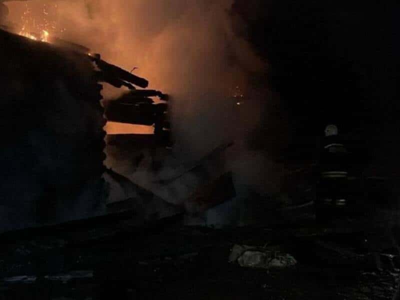 Четыре человека погибли при пожаре в Свердловской области