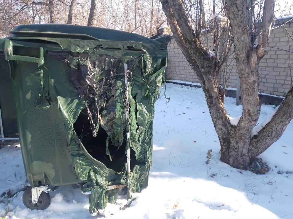 В Каменске-Уральском вандалы жгут новые мусорные контейнеры