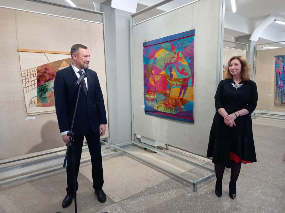 В каменской галерее открыли две уникальные выставки