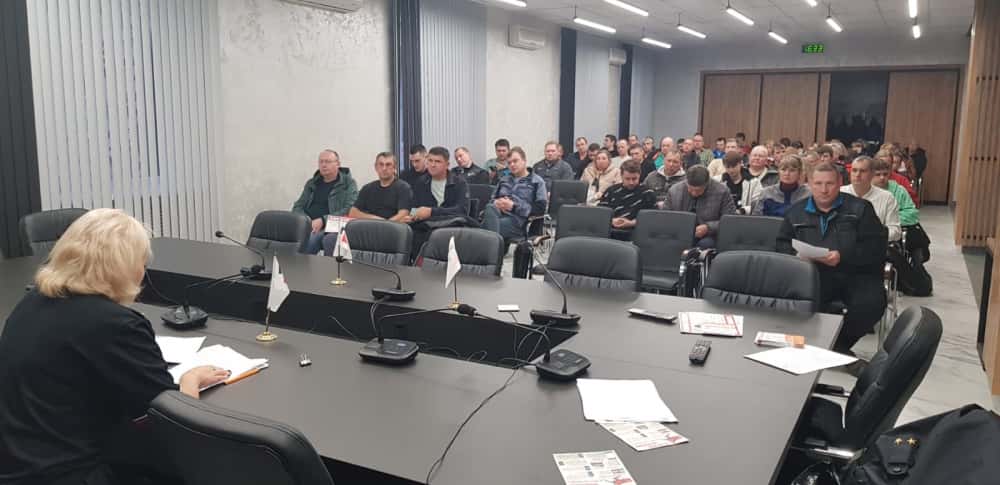 Полицейские рассказали каменским заводчанам о новых случаях мошенничества